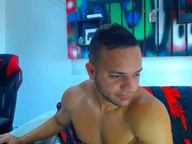 hugo19cm Sex Cam Show