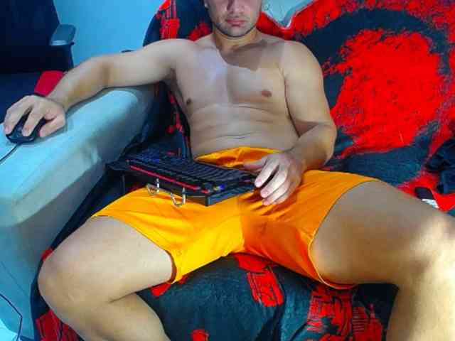 hugo19cm Live Webcam on BongaCams