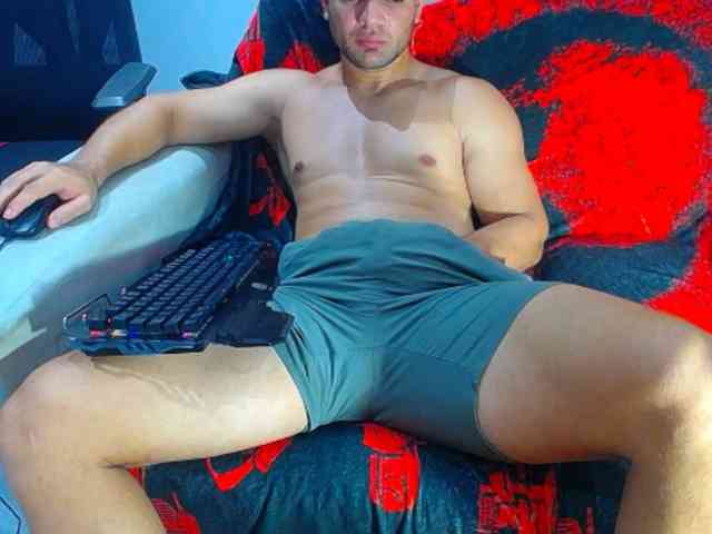 hugo19cm Live Webcam on BongaCams