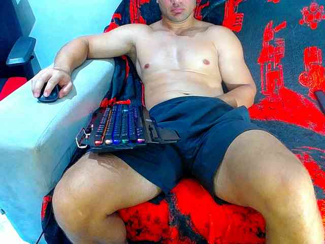 hugo19cm Live Webcam on BongaCams