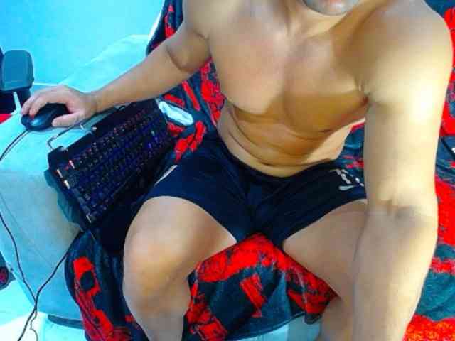 hugo19cm Sex Cam Show
