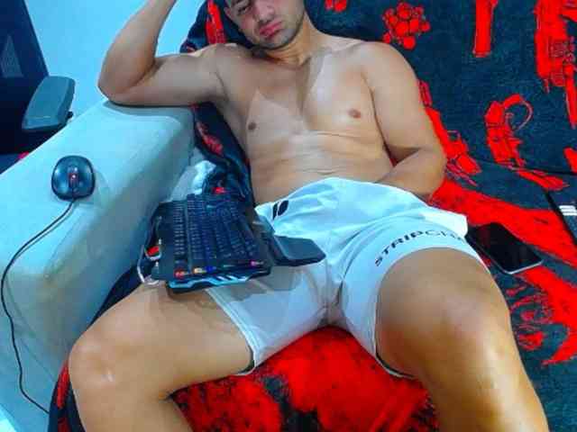 hugo19cm Sex Cam Show