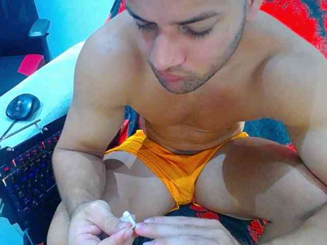 hugo19cm Live Webcam on BongaCams