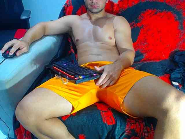 hugo19cm Live Webcam on BongaCams