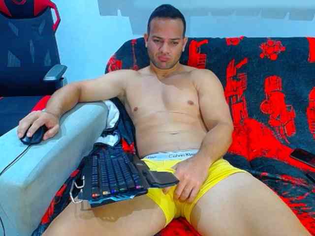 hugo19cm Sex Cam Show