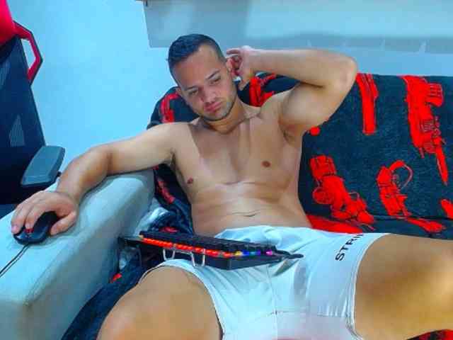 hugo19cm Sex Cam Show