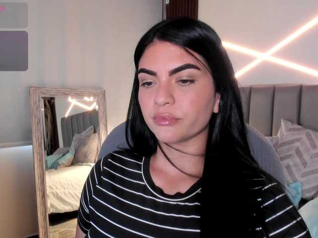 le modèle VeronicaLanz est en webcam porno dans un show sur le site bongacams, il possède les tags suivants: Latino/Hispanic,Brunette,Shaved