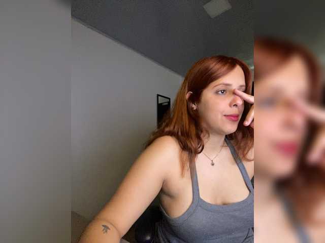 Allie-Rose live cam on BongaCams