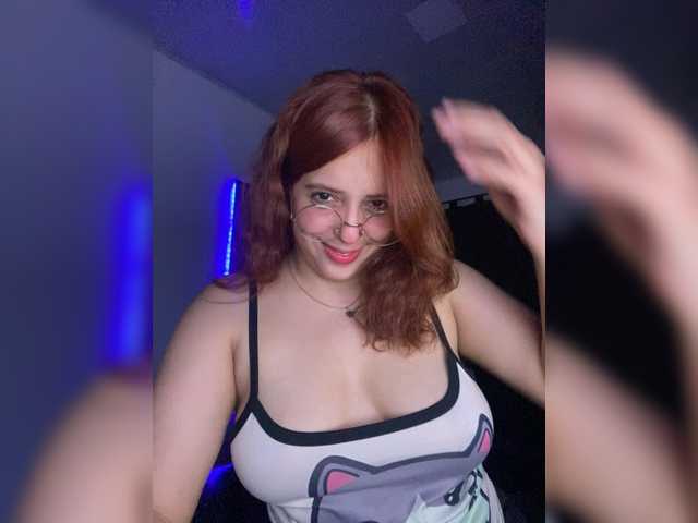 Allie-Rose live cam on BongaCams