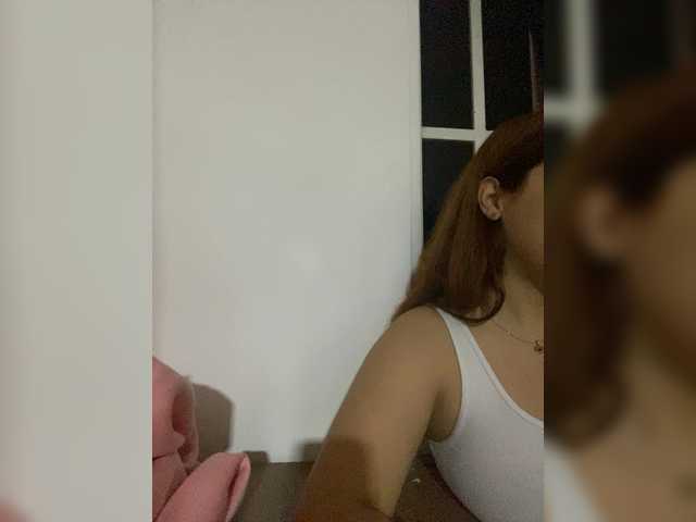 Allie-Rose live cam on BongaCams