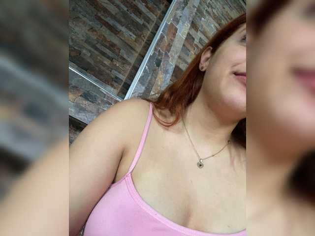 Allie-Rose live cam on BongaCams