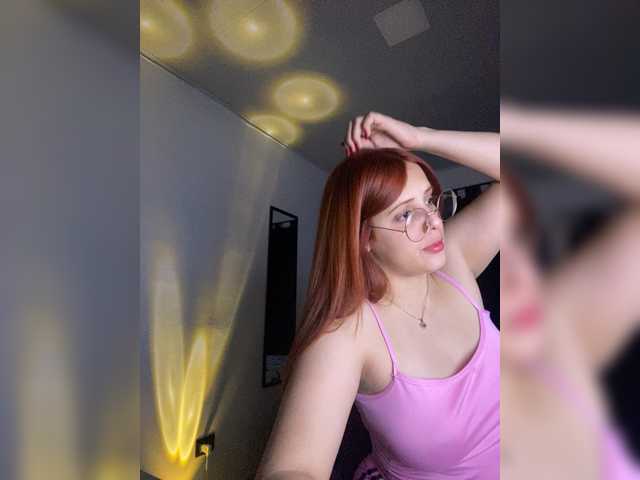 Allie-Rose Live Cam on BongaCams