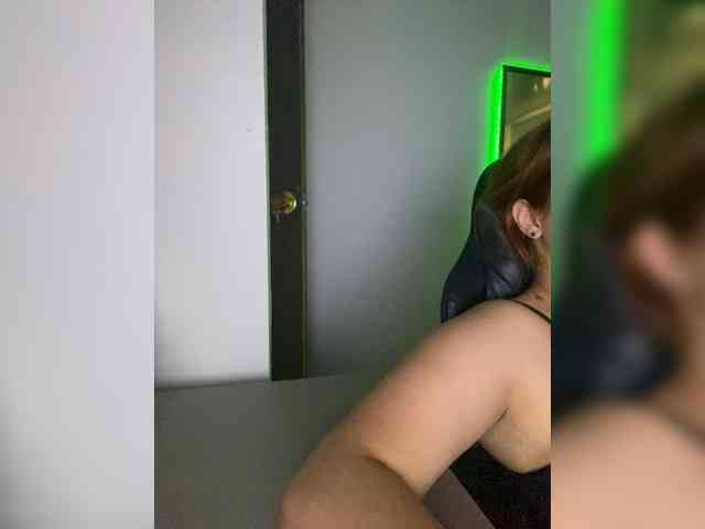 Allie-Rose webcam