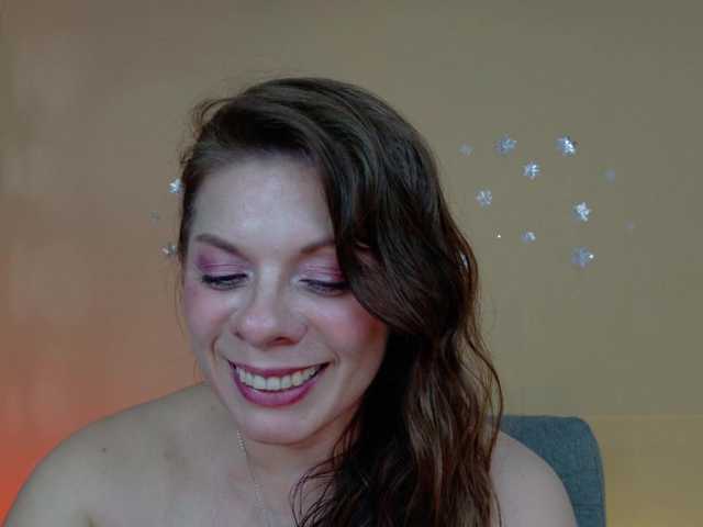 Quinn-Darly's BongaCams show and profile