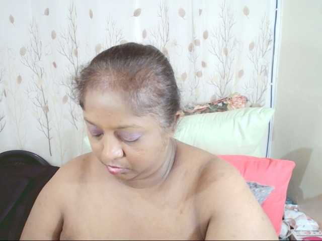 Indiantasha live cam on BongaCams