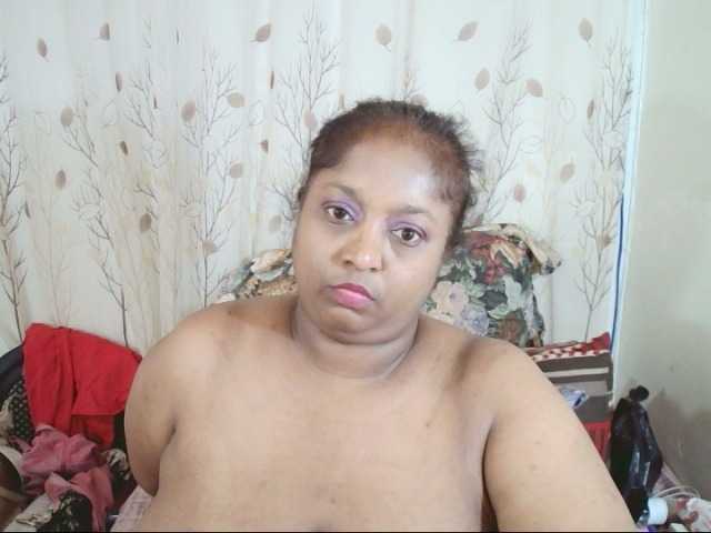 Indiantasha live cam on BongaCams