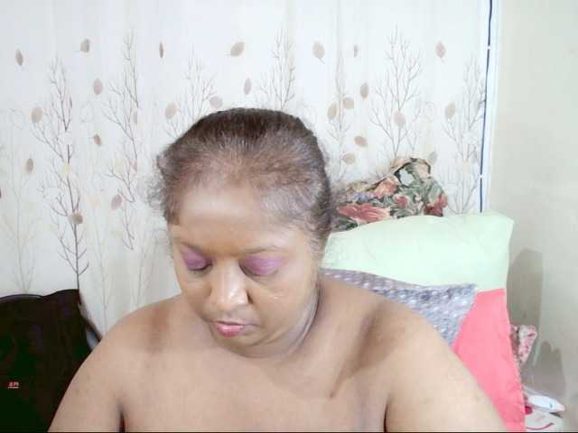 Indiantasha, en directo ahora en BongaCams