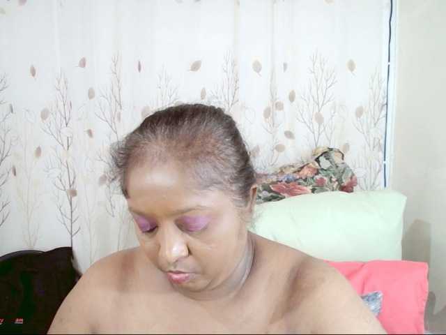 Indiantasha, en directo ahora en BongaCams