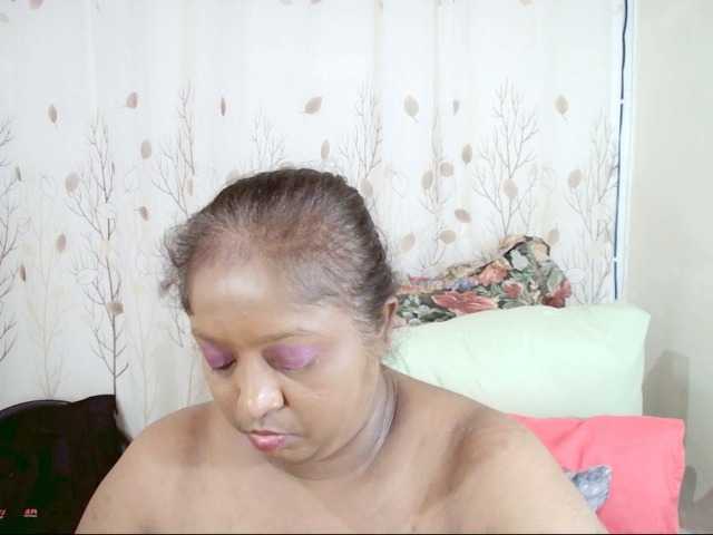 Indiantasha, en directo ahora en BongaCams
