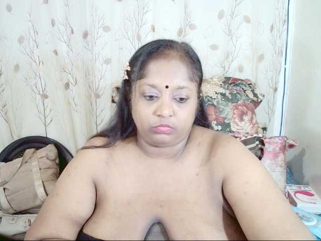 Indiantasha live cam on BongaCams