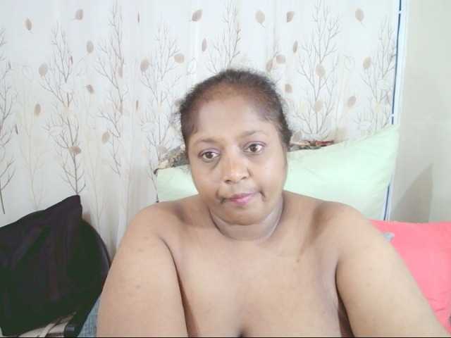 Indiantasha, en directo ahora en BongaCams