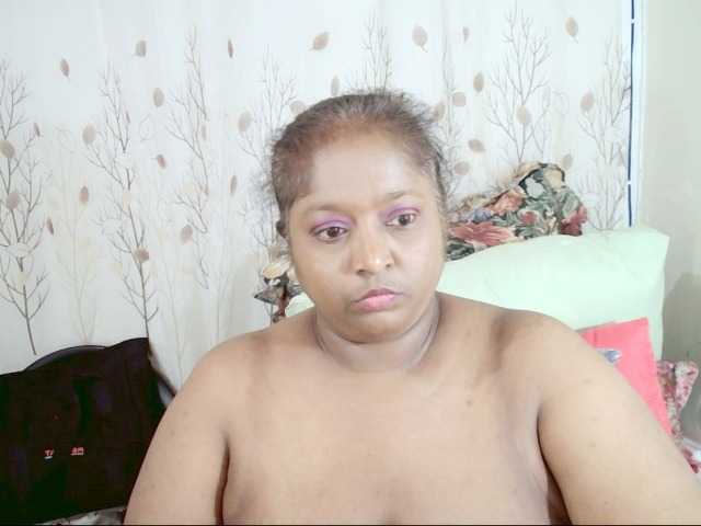 Indiantasha, en directo ahora en BongaCams