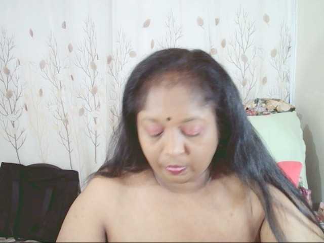 Indiantasha, en directo ahora en BongaCams