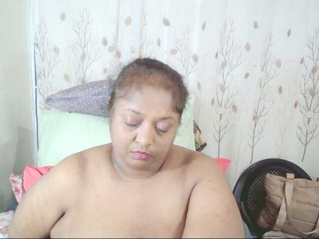 Indiantasha live cam on BongaCams