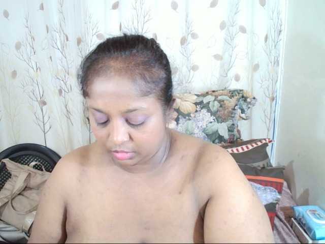 Indiantasha live cam on BongaCams