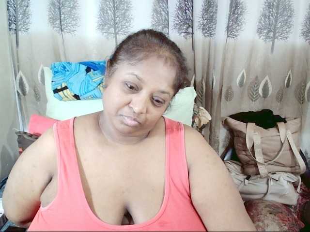 Indiantasha — live female cam