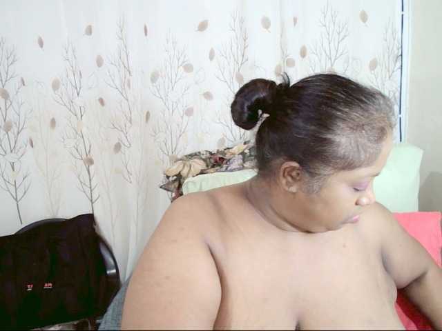 Indiantasha, en directo ahora en BongaCams