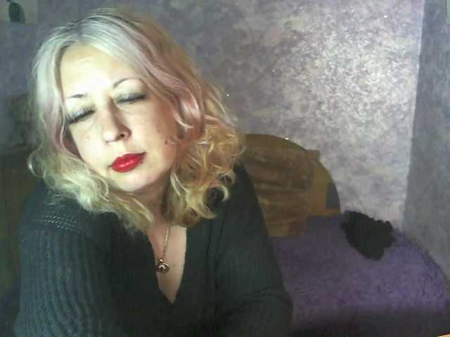 SoftGella's BongaCams show and profile