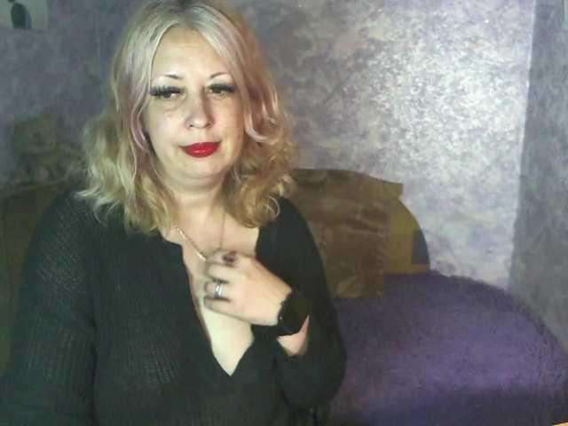 SoftGella's BongaCams show and profile