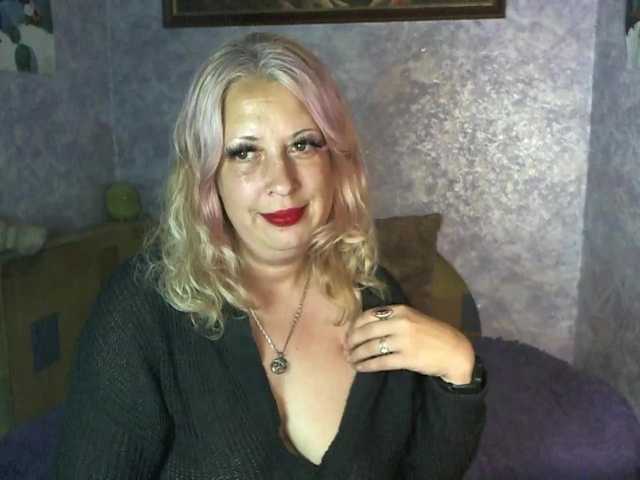 SoftGella live cam on BongaCams
