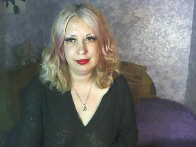 SoftGella's BongaCams show and profile