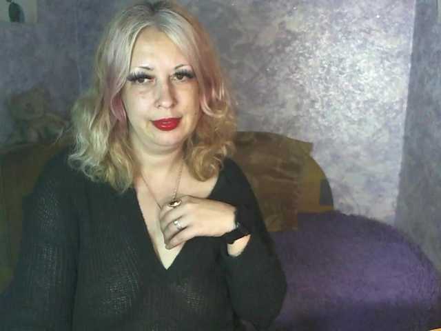 SoftGella's BongaCams show and profile