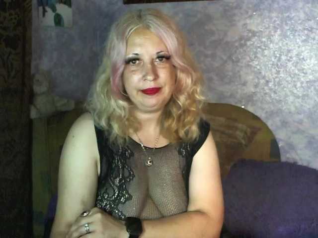 SoftGella live cam on BongaCams