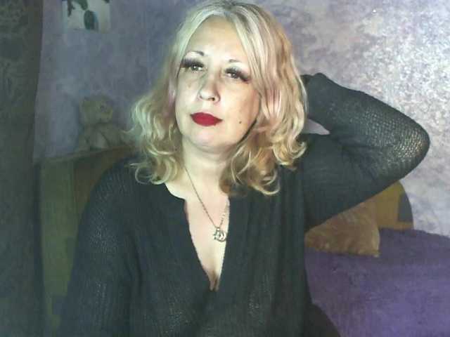 SoftGella's BongaCams show and profile