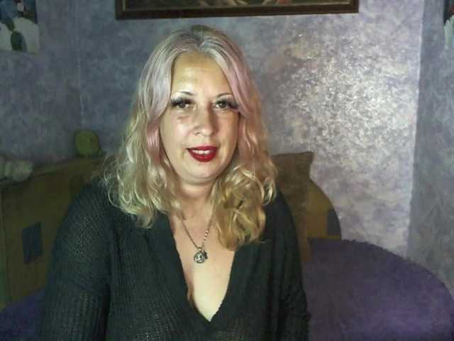 SoftGella live cam on BongaCams
