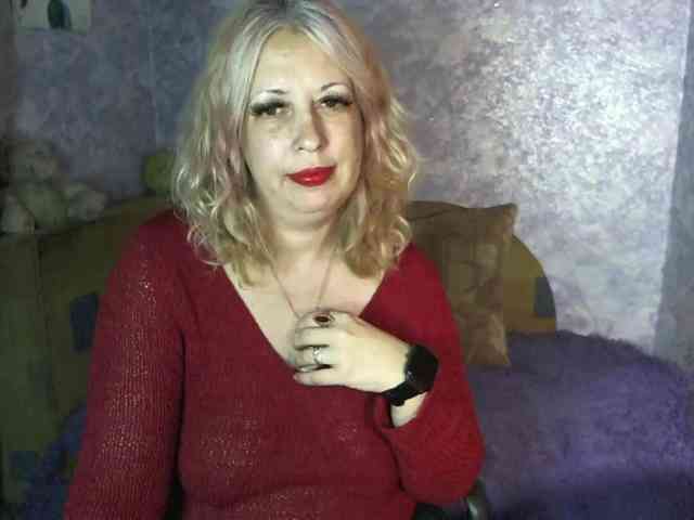 SoftGella Live Webcam on BongaCams