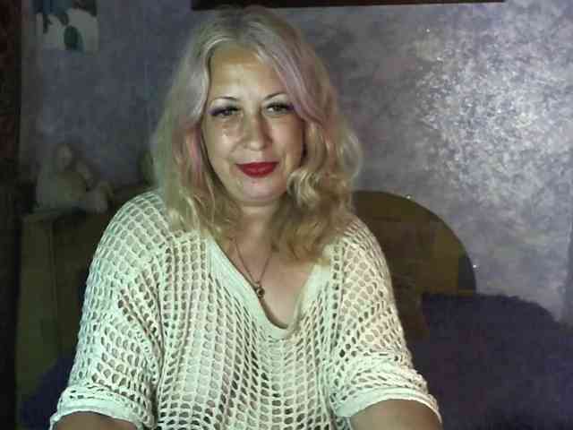 SoftGella Live Webcam on BongaCams