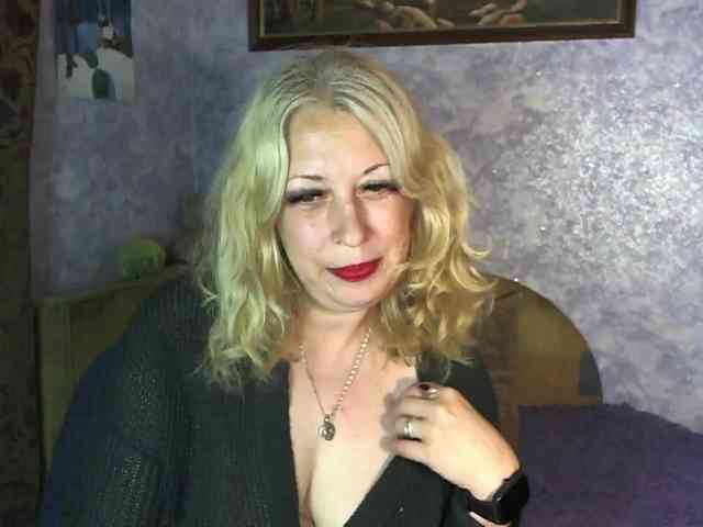 SoftGella Live Webcam on BongaCams