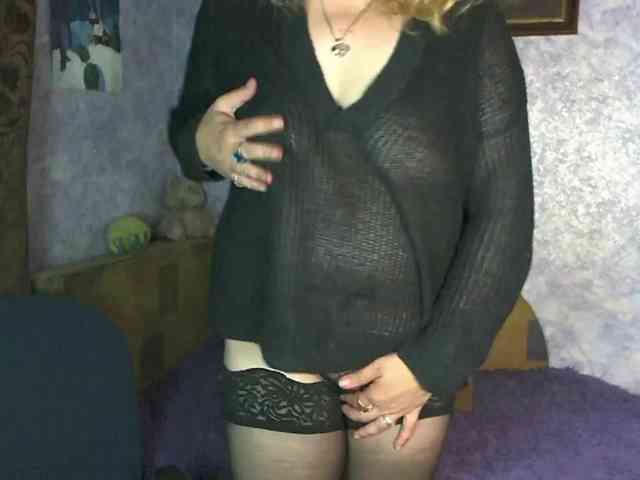 SoftGella Live Webcam on BongaCams