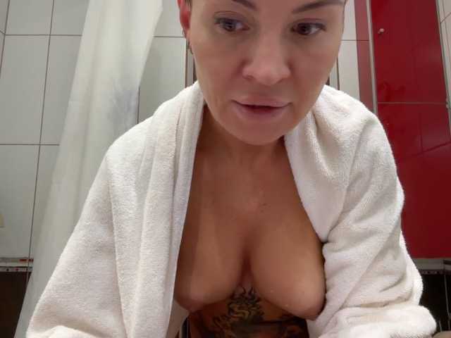 Nikole_Censori