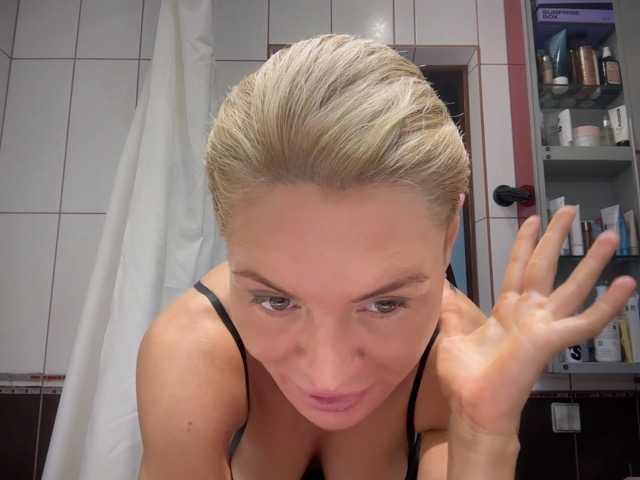 Nikole_Censori