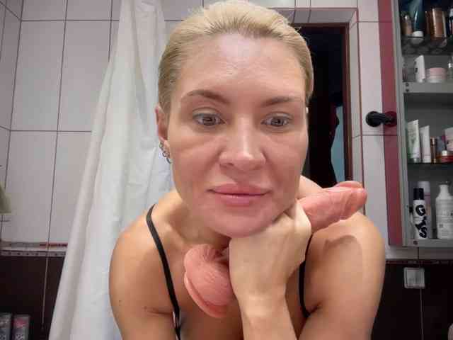 Nikole_Censori