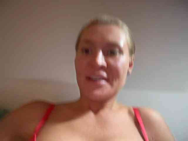 Nikole_Censori webcam