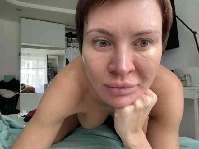 Модель: Nikole_Censori