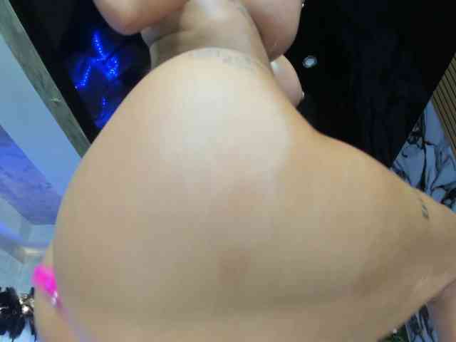 LisaAkira webcam