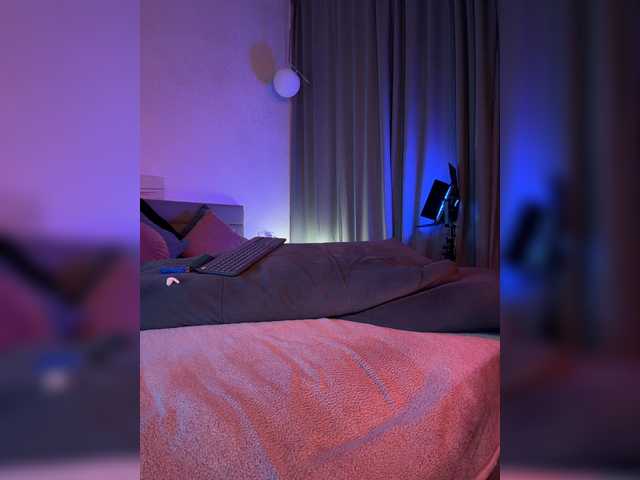 WhoreMira live cam